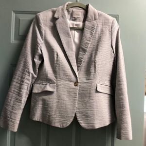Dalia seersucker blazer, fully lined.  Machine wash.  Two small front pockets